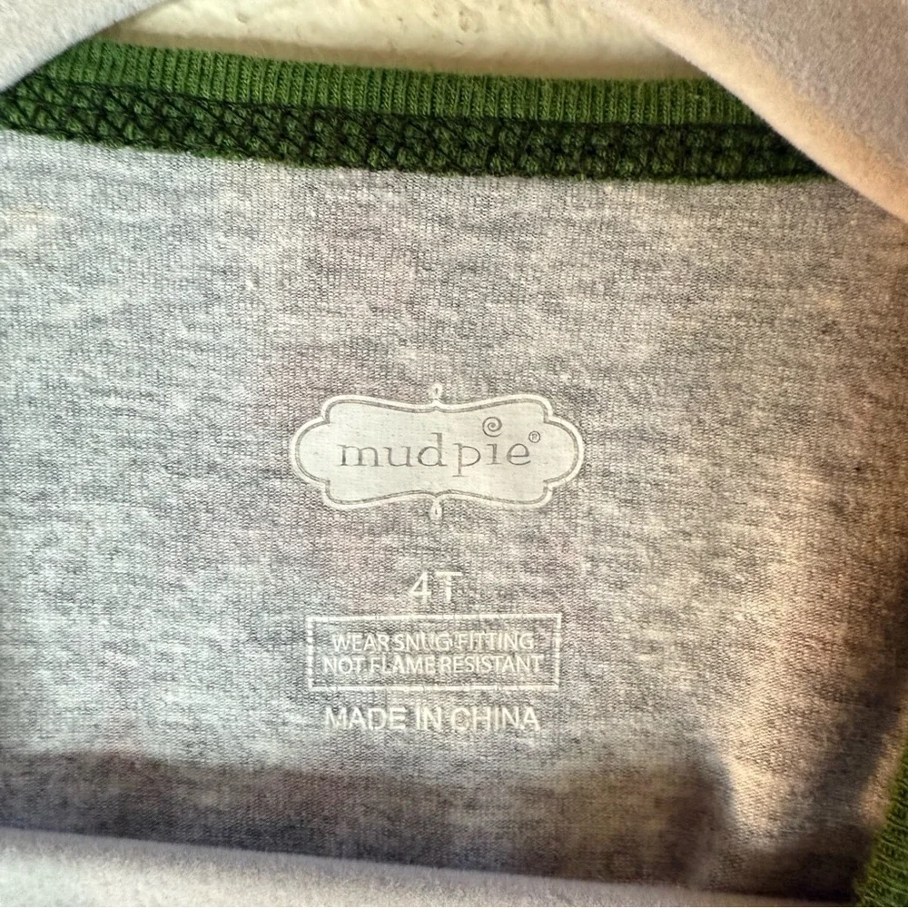 Mud Pie Christmas Gnomes Gray and Green Long Sleeve Henley Pajama Set Size 4T